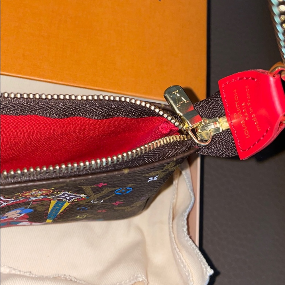 Louis Vuitton Mini Pochette Acessories - Picture 5 of 6